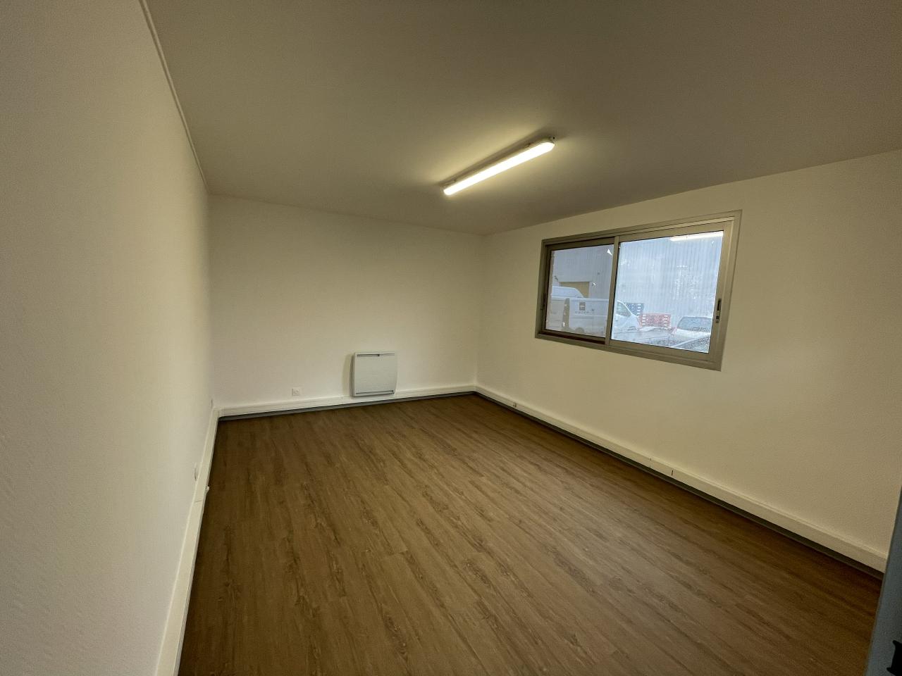 Local d'activité Saint-Ouen-l'Aumône 384m² Location local d'activité Saint-Ouen-l'Aumône Val-d'Oise OLACT2316983 0